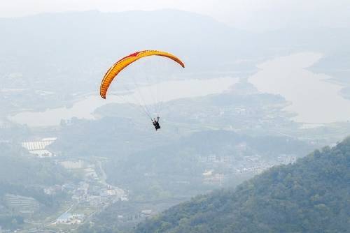炒股证券配资网 红色精神赋能绿色华章